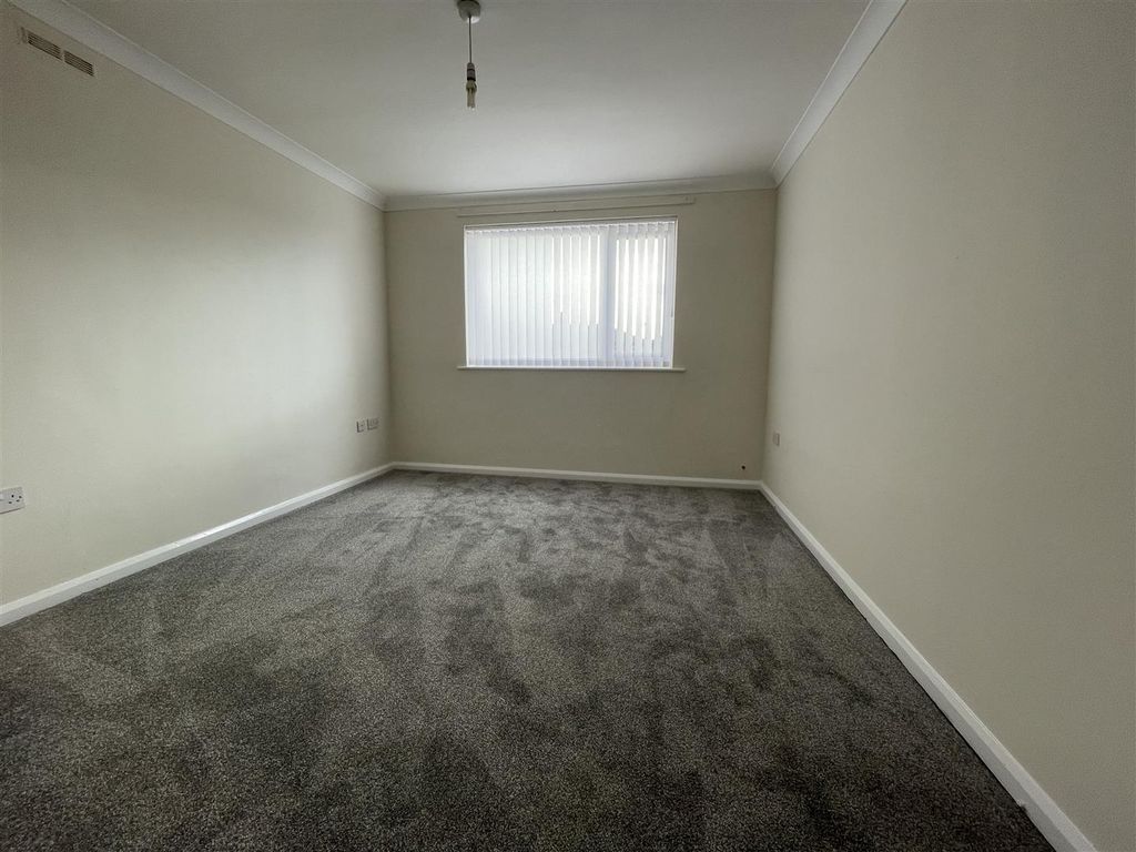 Property photo 2 of 7 Living Room