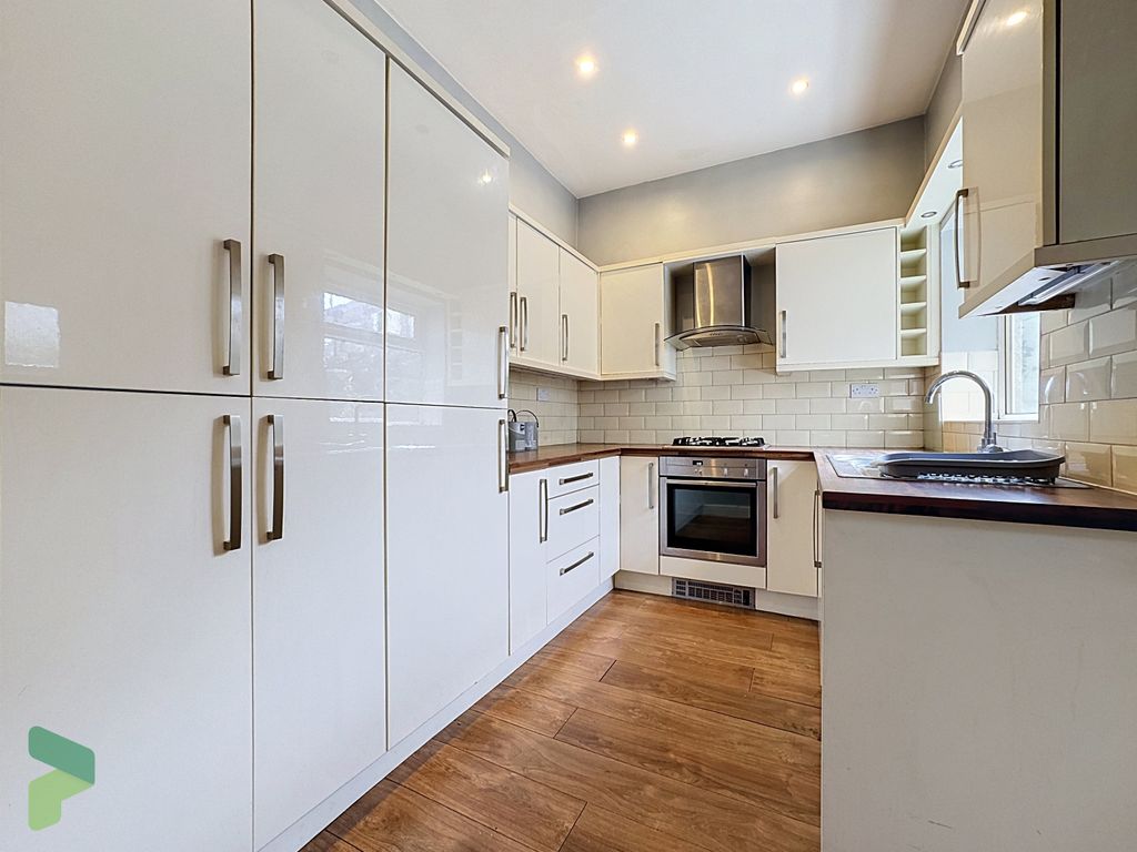 Property photo 1 of 19 Kitchen