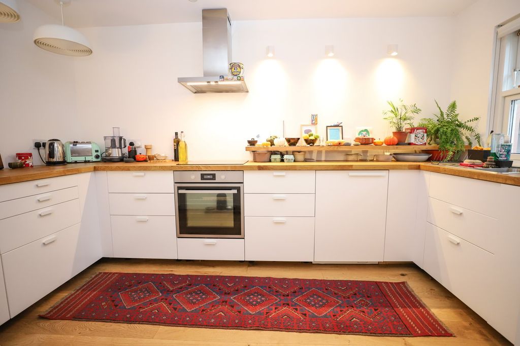 Property photo 2 of 21 Kitchen