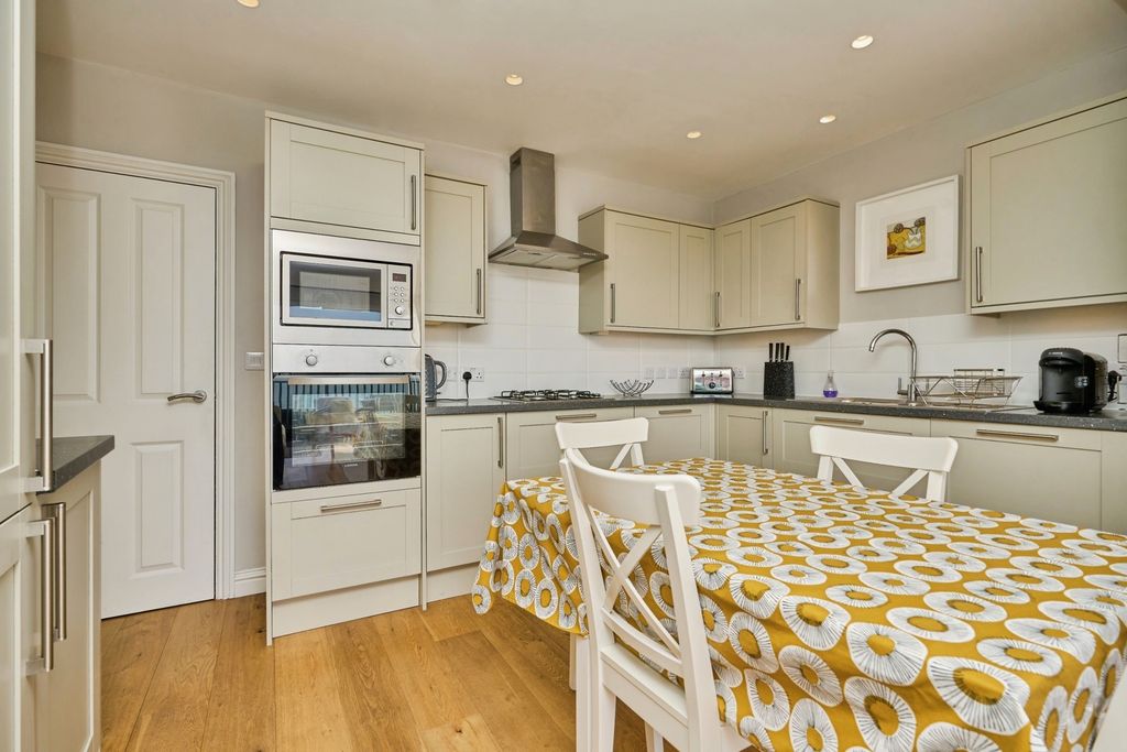 Property photo 3 of 17 Photo