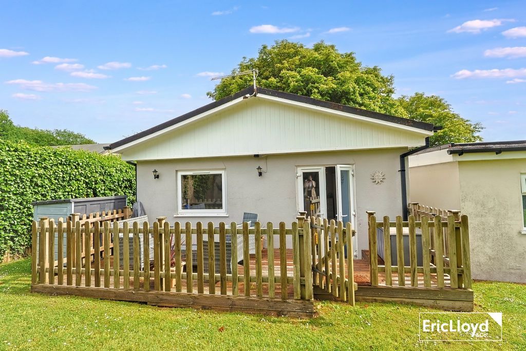 Property photo 1 of 11 Photo 7