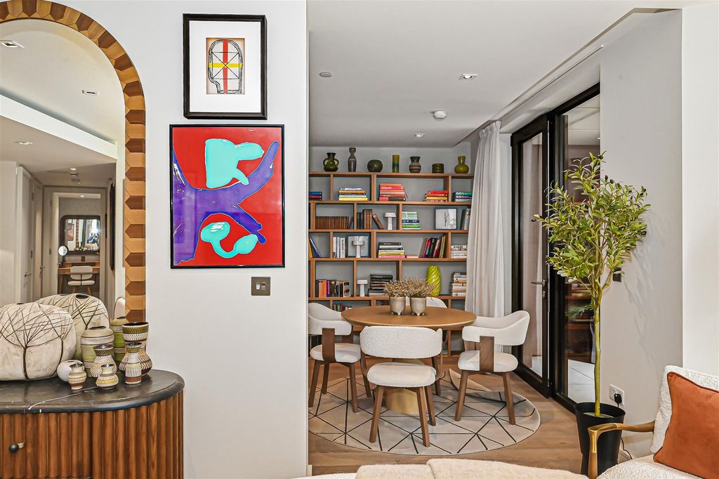 Property photo 3 of 37 6-Fenwick-Mansions_25.Jpg
