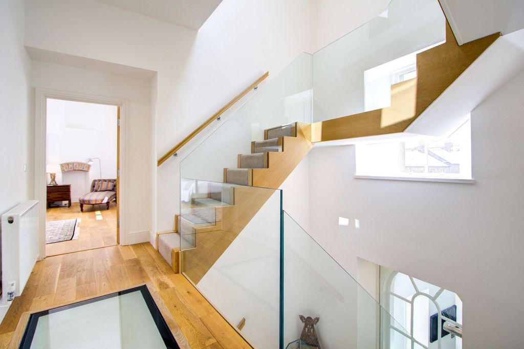 Property photo 3 of 41 Staircase