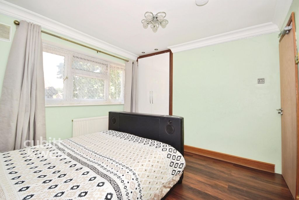 Property photo 3 of 11 Bedroom 6