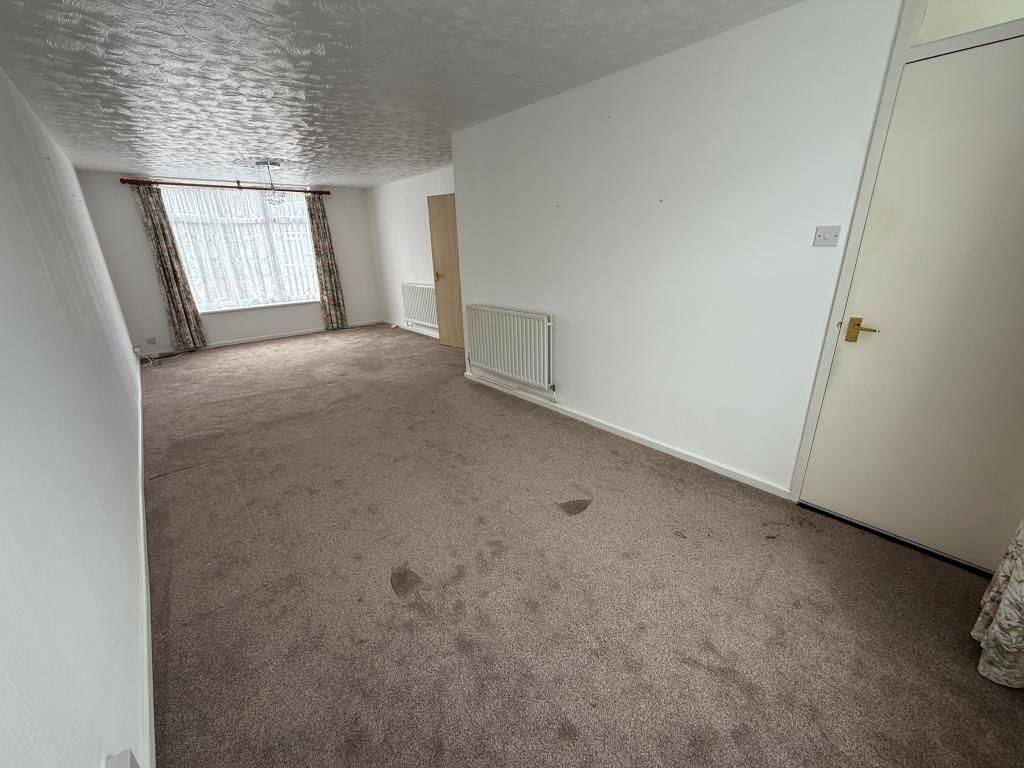 Property photo 2 of 8 Living/Dining Room