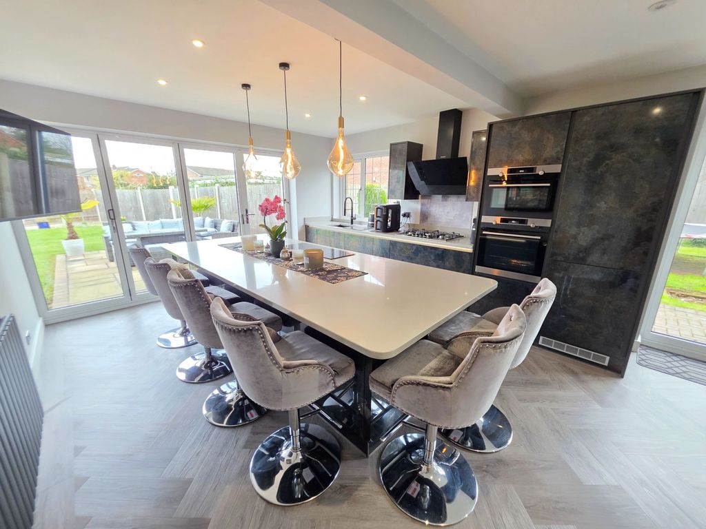 Property photo 2 of 40