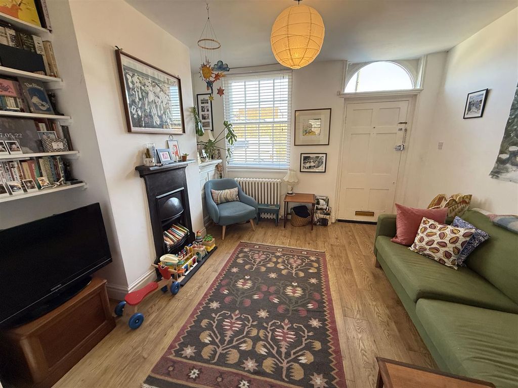 Property photo 3 of 12