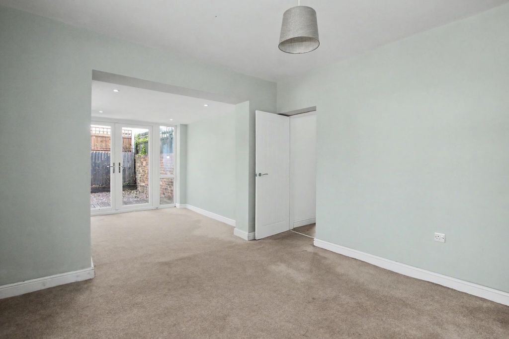 Property photo 3 of 23