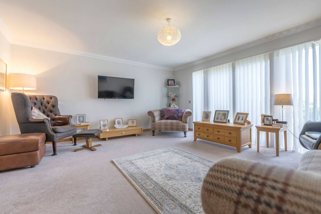 Property photo 2 of 40