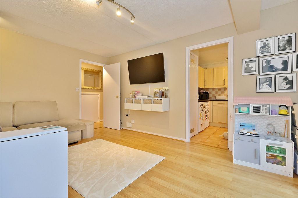 Property photo 3 of 12 Picture 3