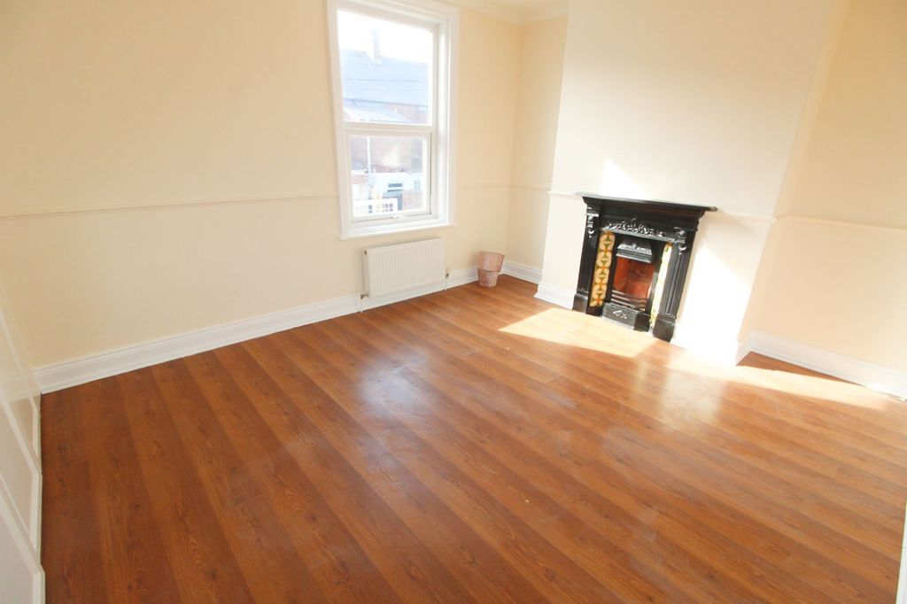 Property photo 3 of 9 Lounge