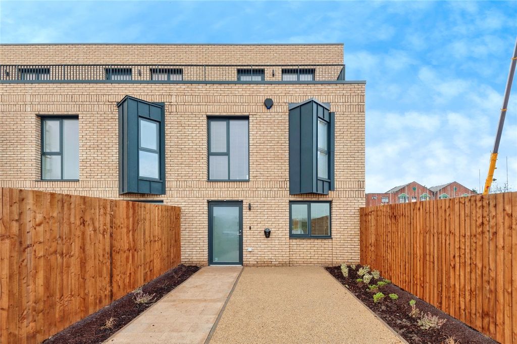 Property photo 1 of 32 Picture No. 12