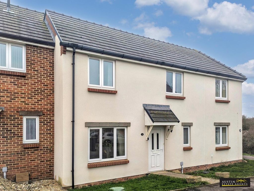 Property photo 1 of 12 Front (Exterior)