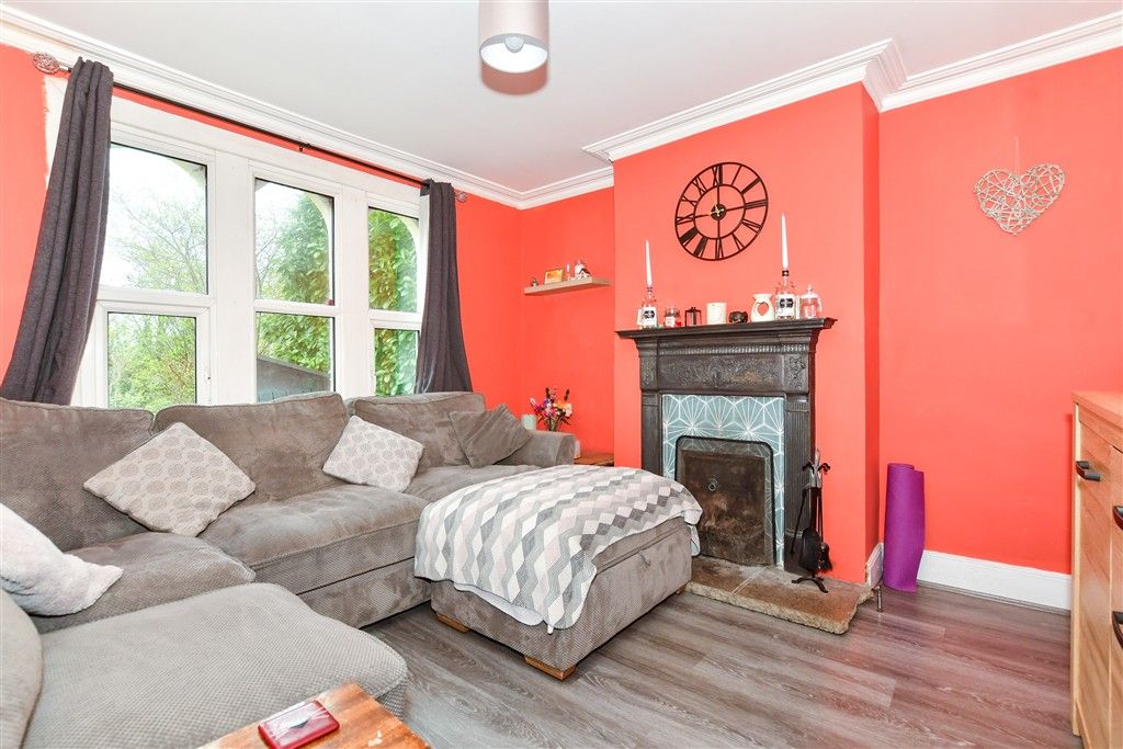 Property photo 3 of 8 Lounge