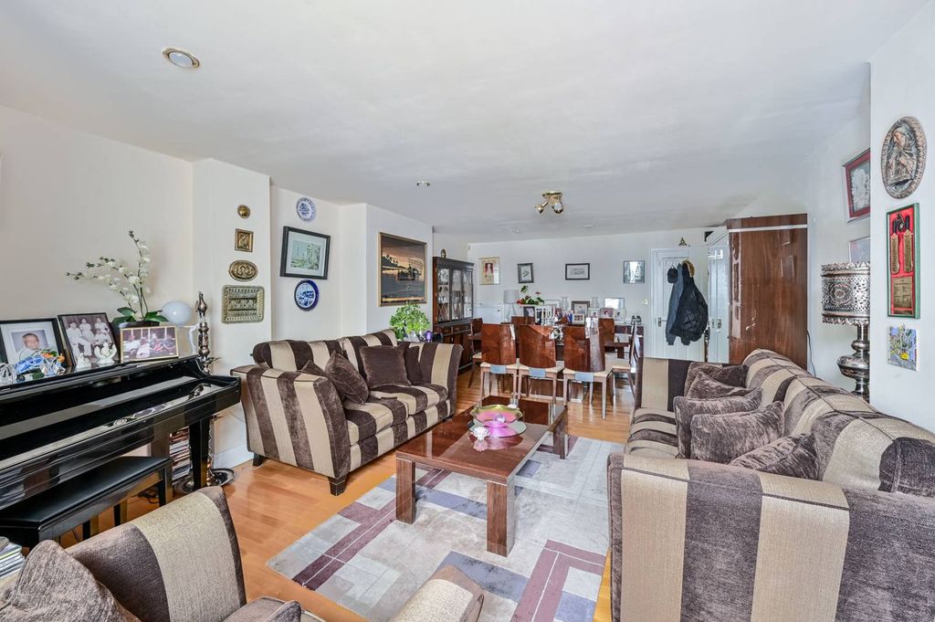 Property photo 3 of 20