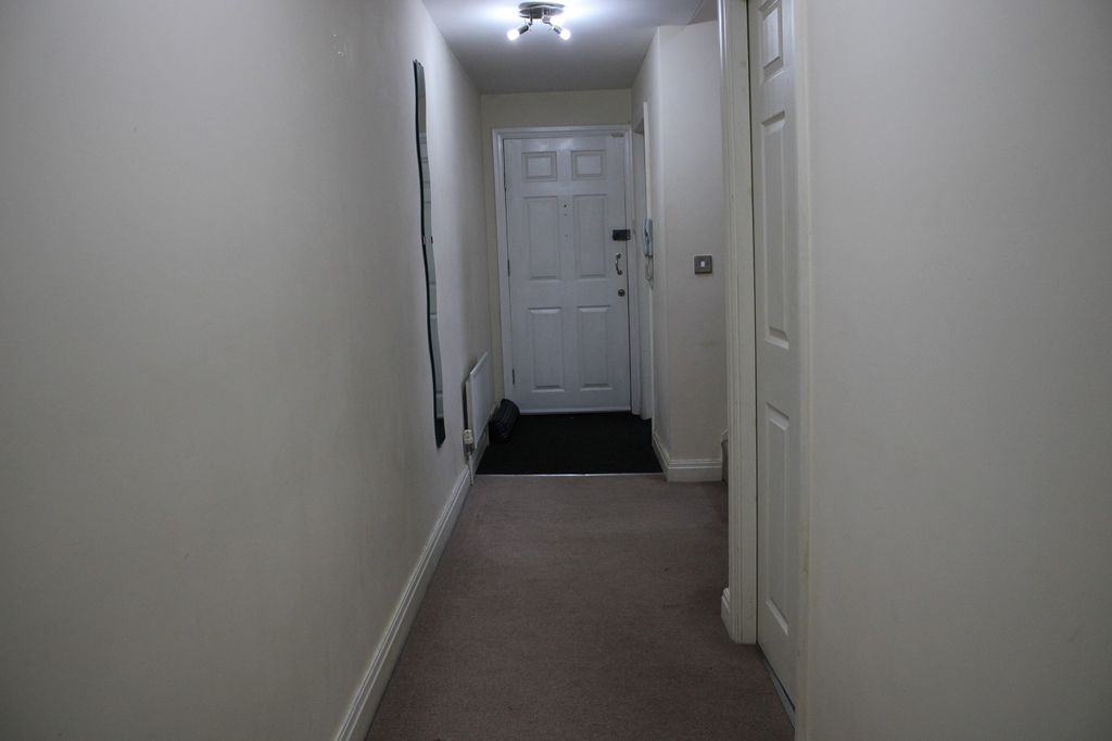 Property photo 3 of 12 Hall