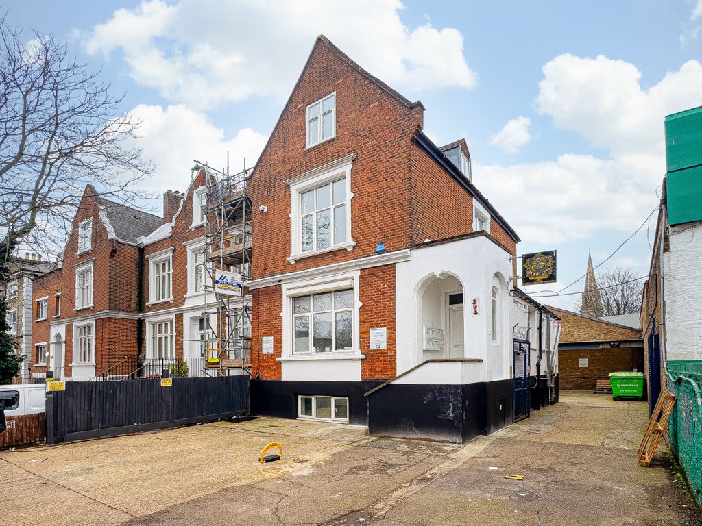 Property photo 1 of 11 Camden Road 394-003