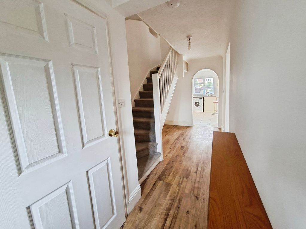 Property photo 2 of 19 Entrance Hall
