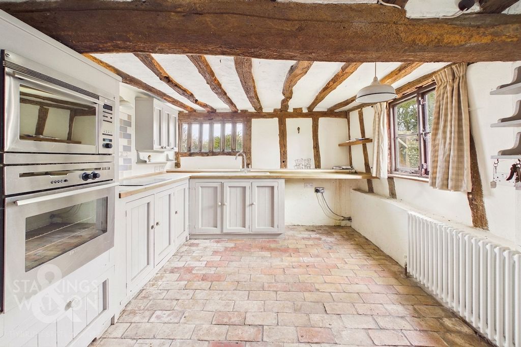 Property photo 2 of 36