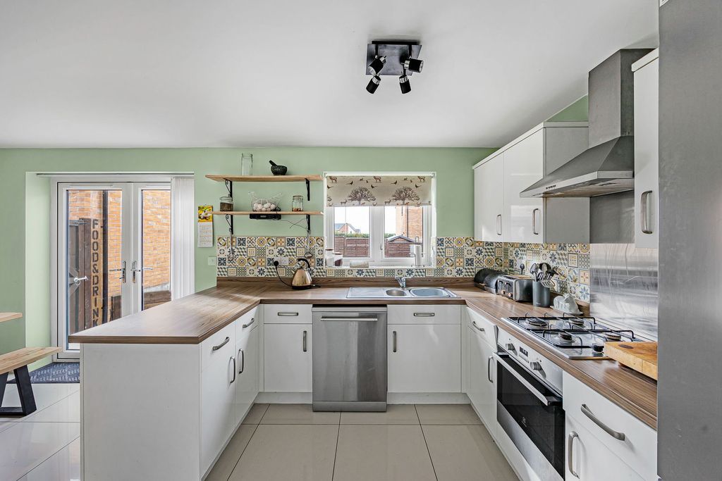 Property photo 3 of 19