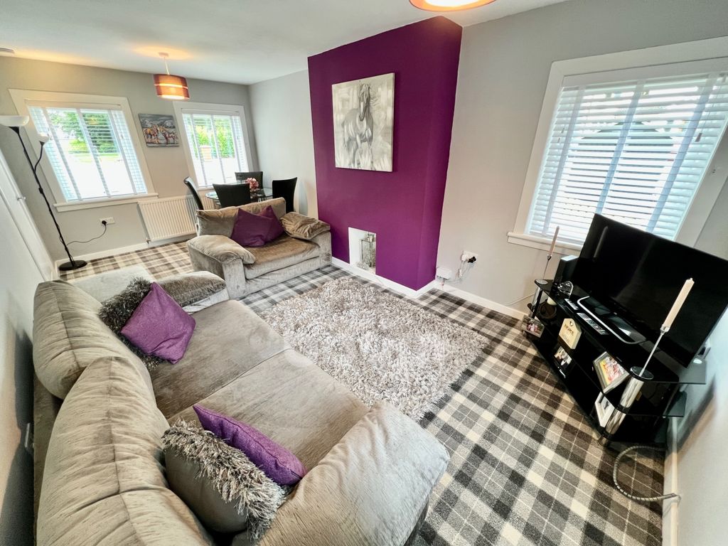 Property photo 3 of 24 Kirk Road, Beith Lounge