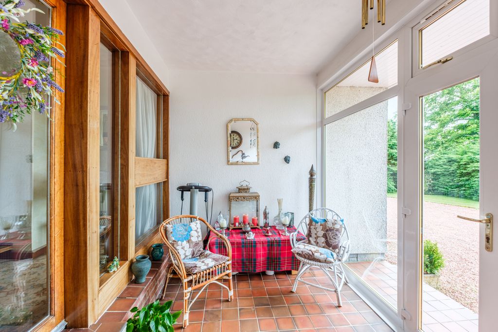 Property photo 3 of 32