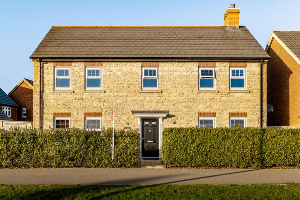 Property photo 1 of 33 1 Field Drive (Wyberton)-6