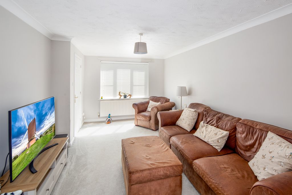 Property photo 2 of 16 Living Room