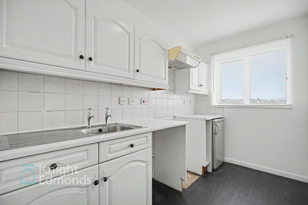 Property photo 2 of 7 Kitchen