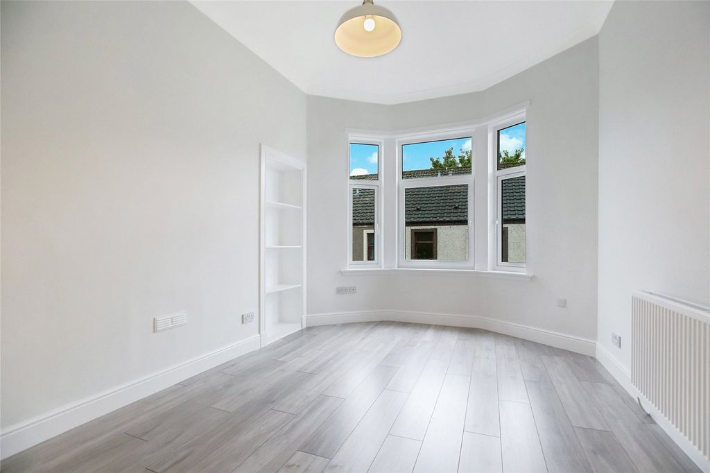 Property photo 2 of 14 Living/Dining Room