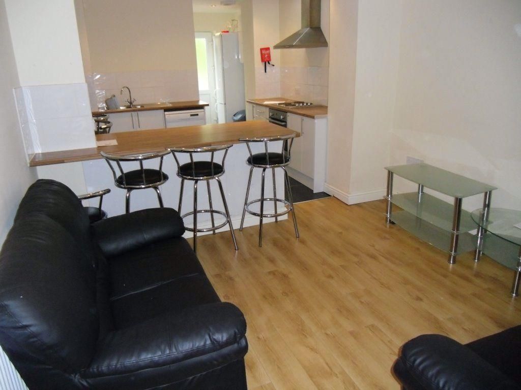 Property photo 1 of 8 Approach