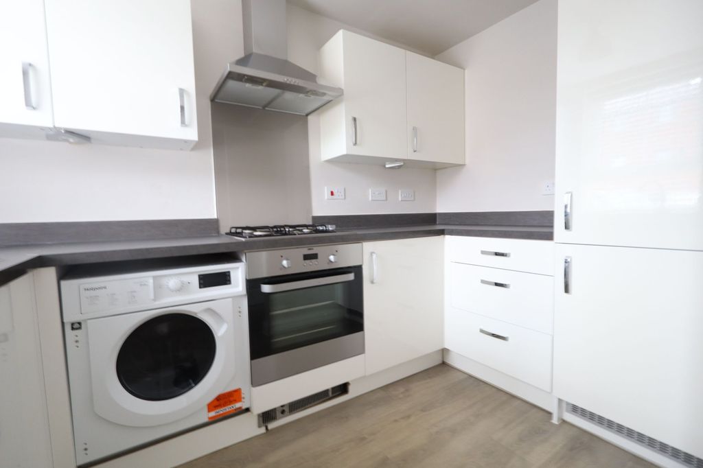 Property photo 3 of 12 Kitchen