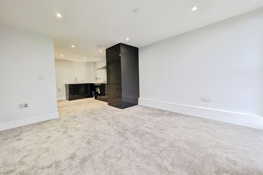 Property photo 3 of 5 (Main)