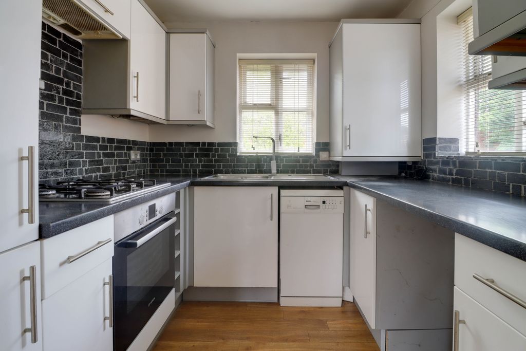 Property photo 3 of 9 Kitchen
