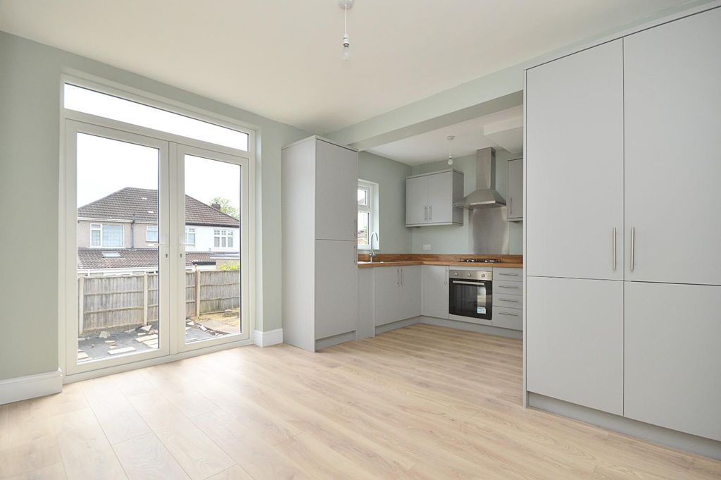 Property photo 3 of 15 Kitchen/Dining Room