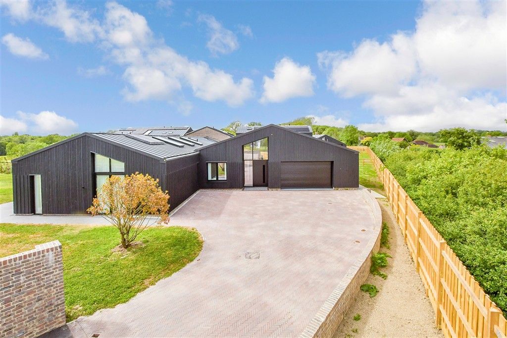 Property photo 1 of 30 External (Brochure)