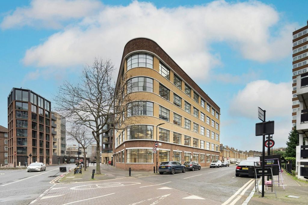 Property photo 1 of 13 External