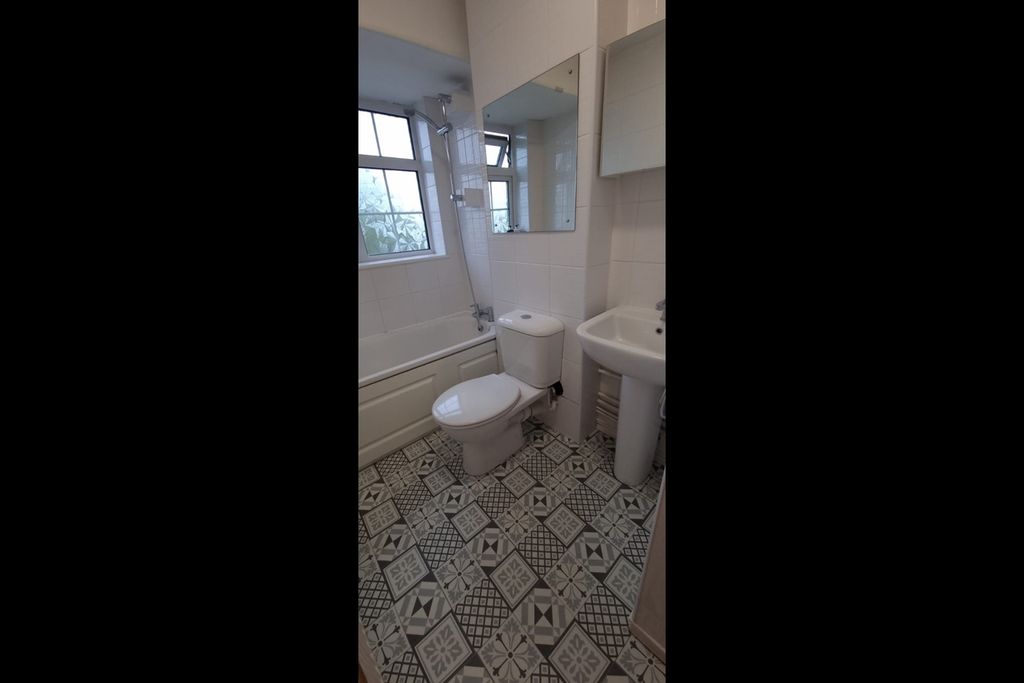 Property photo 3 of 8 Photo 2