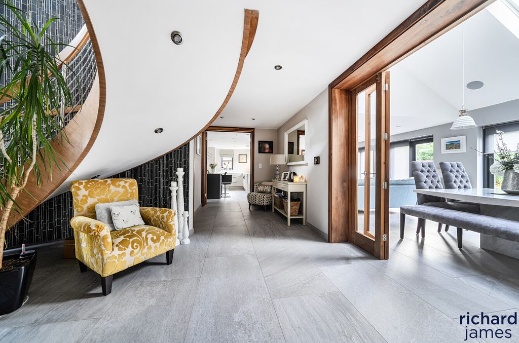 Property photo 3 of 29 Ea8F7E5c797d4917Ae499027Eccfdb87