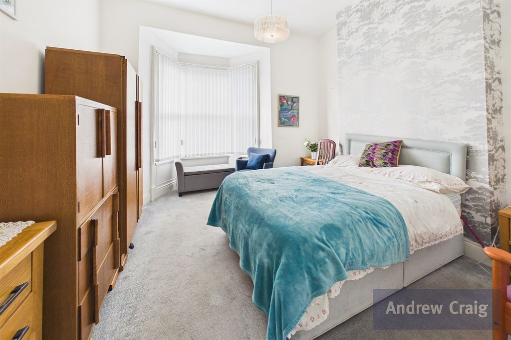 Property photo 3 of 9 Bedroom