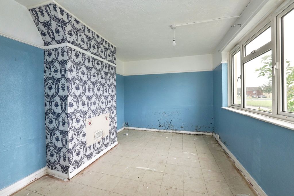 Property photo 2 of 19 Flat 83 Rectory Road, 79-85 Rectory, Sittingbourne, Kent, Me10 4Lb