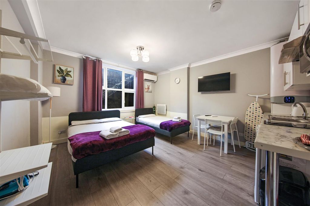Property photo 1 of 7 Studio