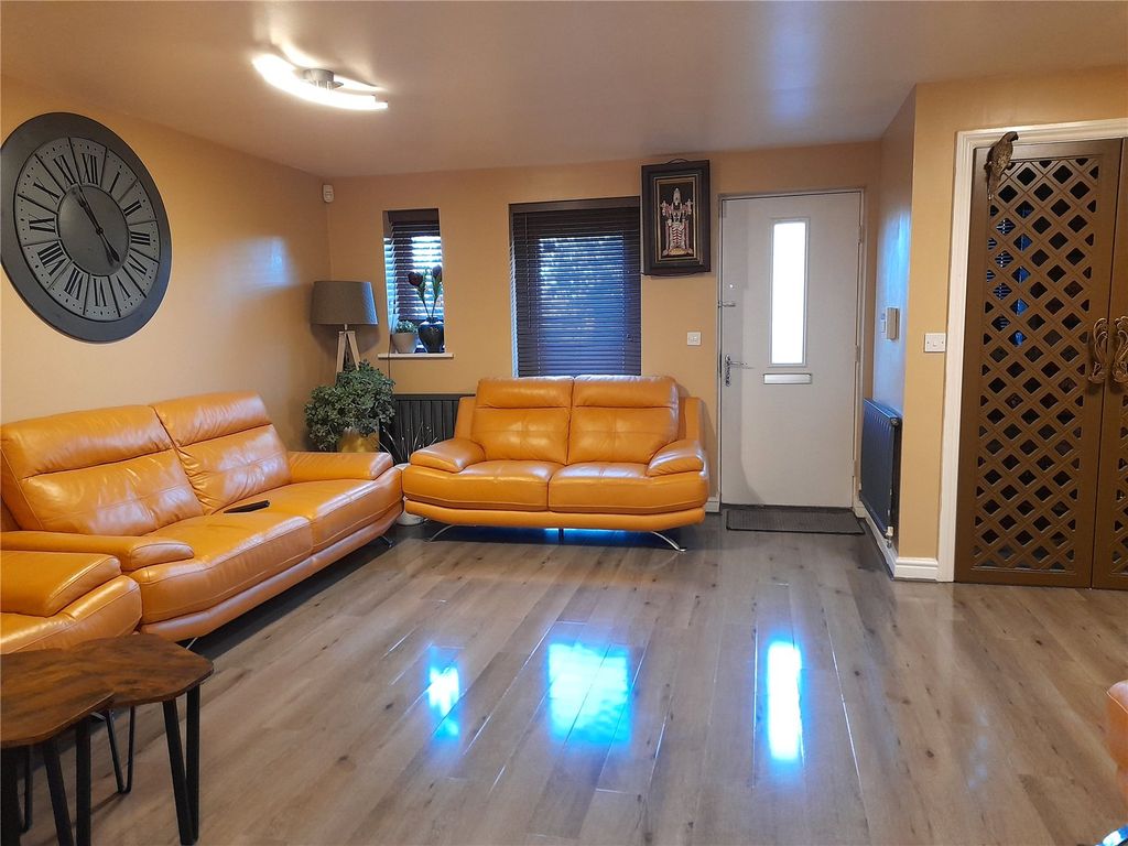 Property photo 2 of 14 Lounge