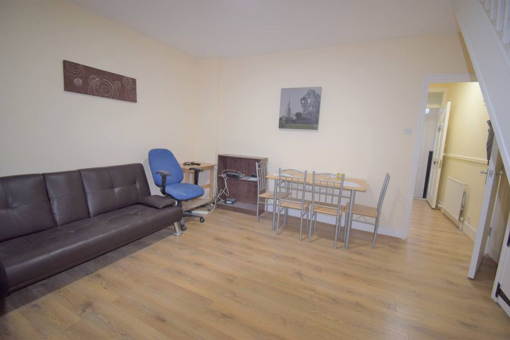 Property photo 3 of 9 Gallery