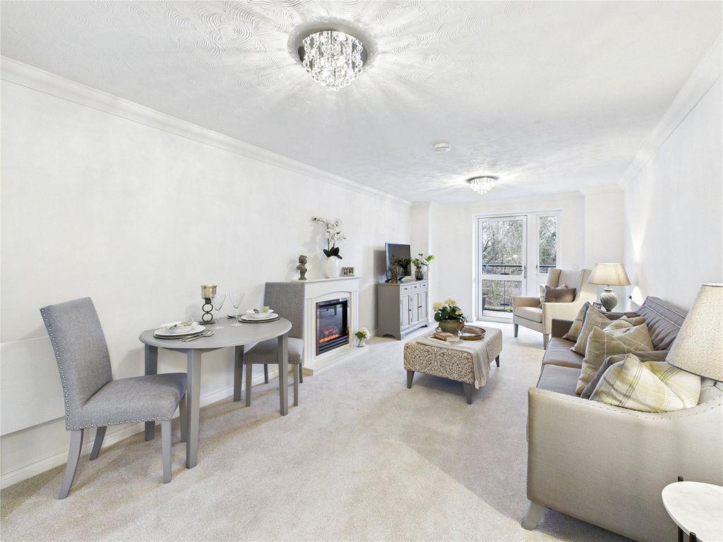 Property photo 2 of 14 Lounge / Diner