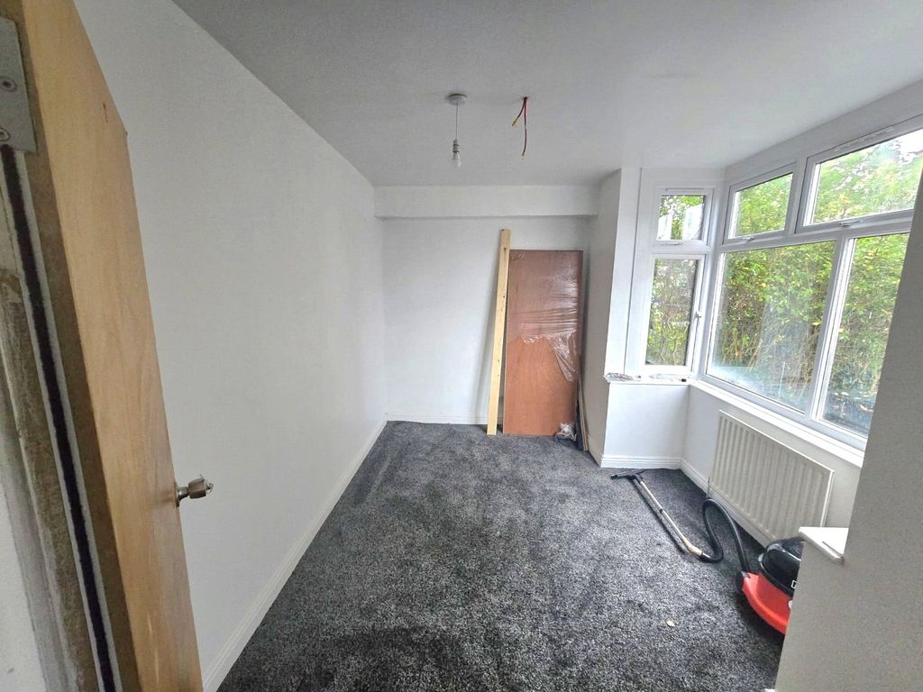 Property photo 3 of 23 Picture No. 12