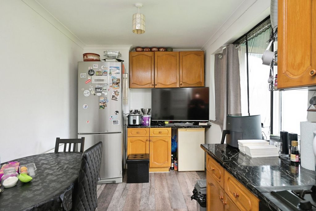 Property photo 3 of 24 Pbox-Img.Jpg