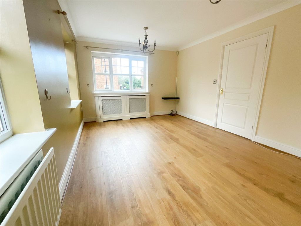 Property photo 3 of 17 Picture No. 02