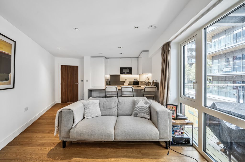 Property photo 2 of 17 1320107-12-686Eb9...