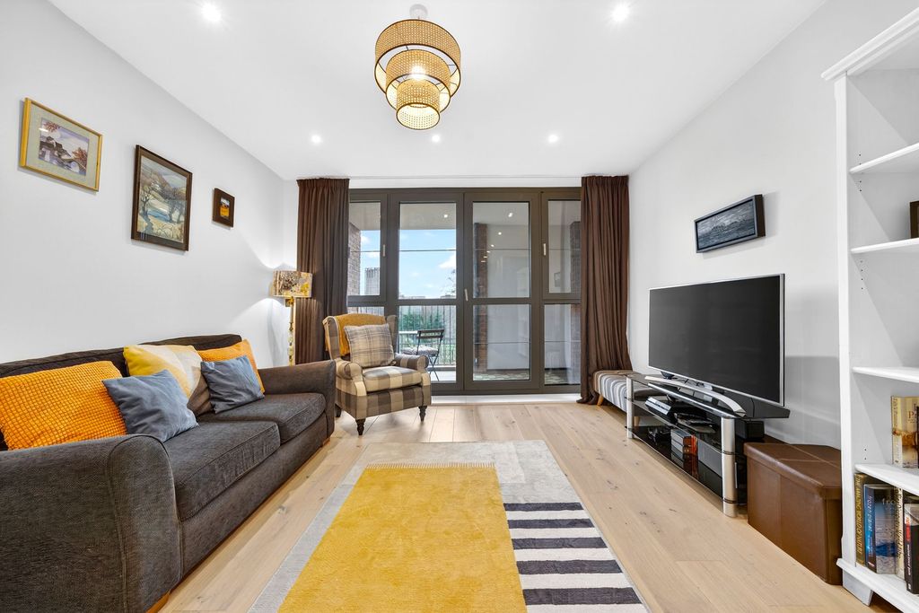 Property photo 2 of 21